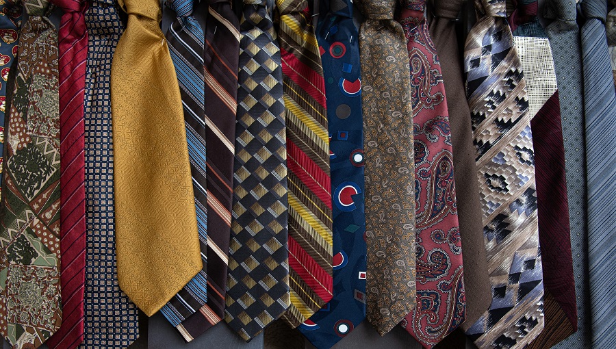 nyakkendők szekrényben