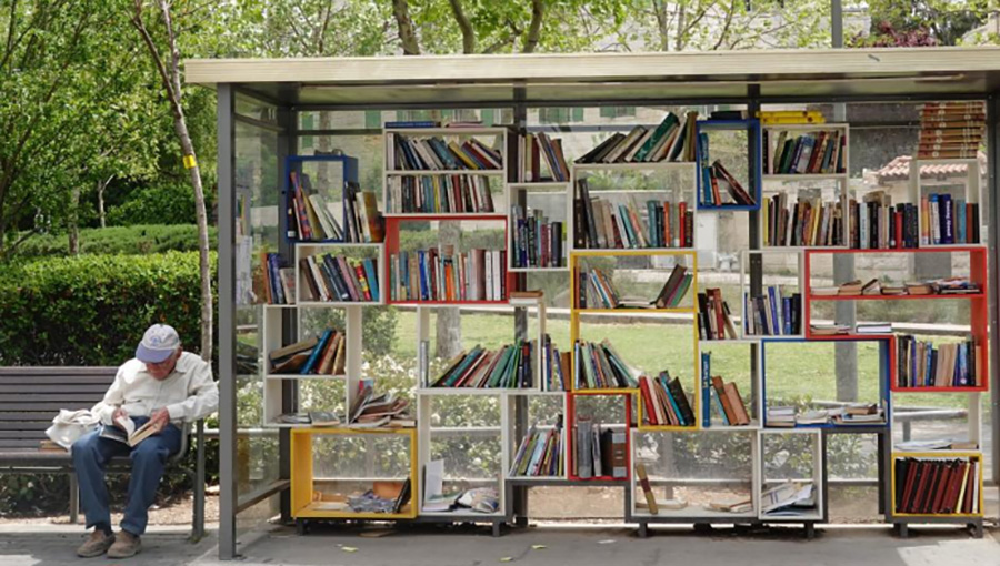 Buszmegálló vagy könyvtár? Egyre megy.