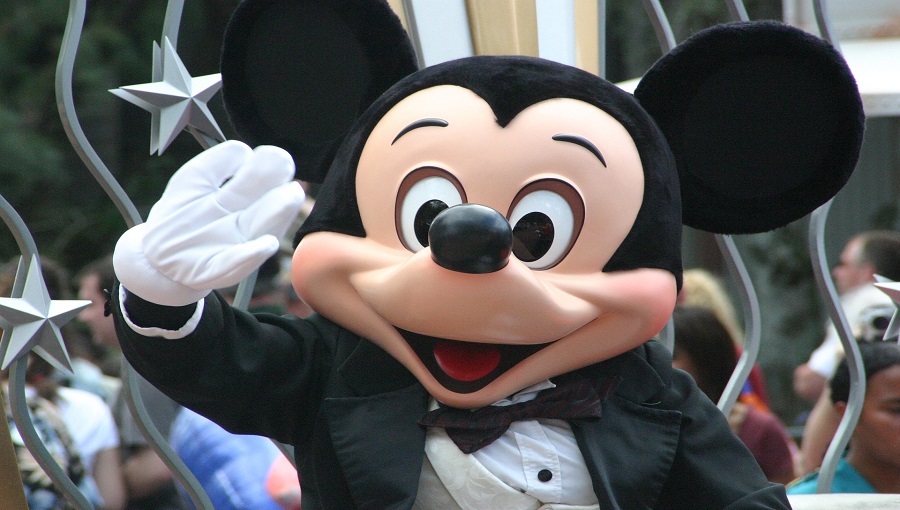 mickey mouse felvonul