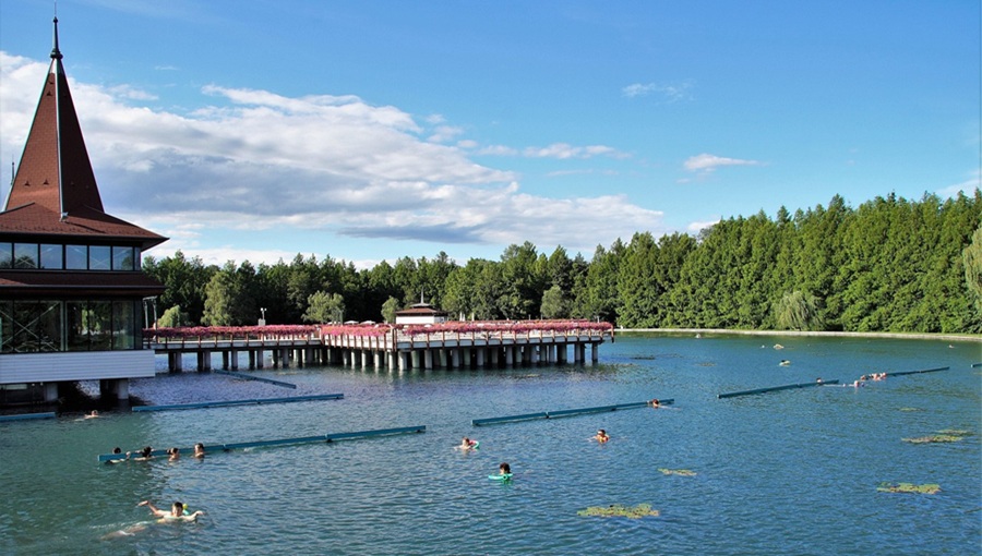 Indulhat az ikonikus Hévízi Tófürdő teljes megújulása hévíz tófürdő