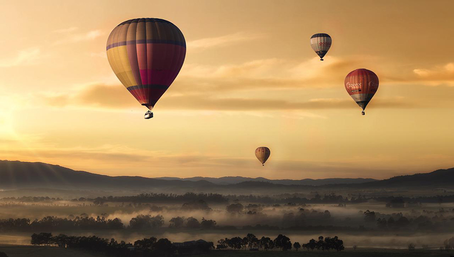 három hőlégballon