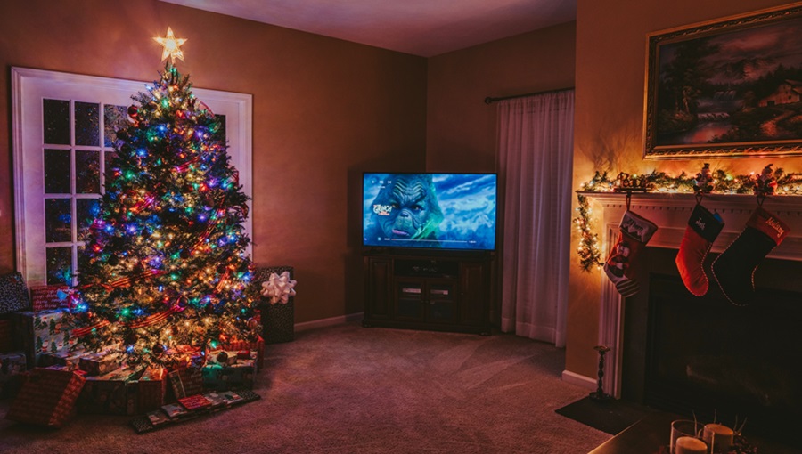 karácsony nappali karácsonyfa tévé kandalló