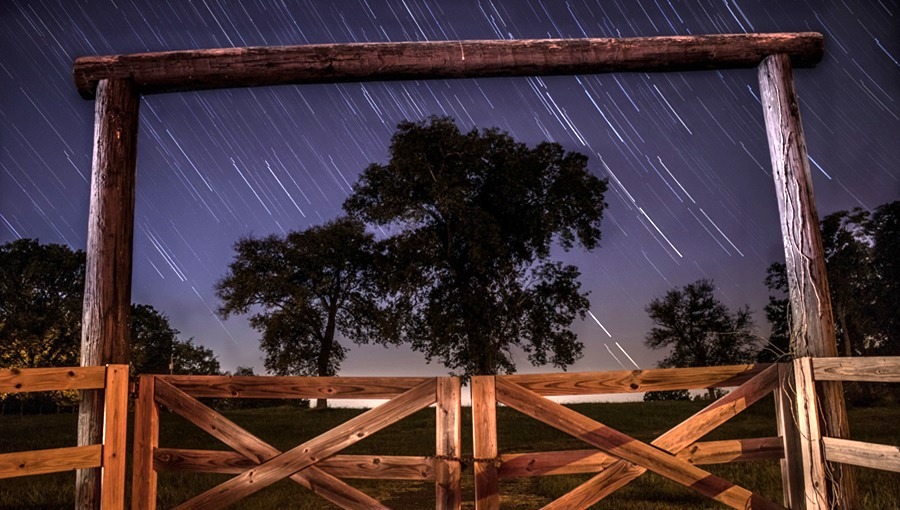 csillaghullás farm kerítés fa