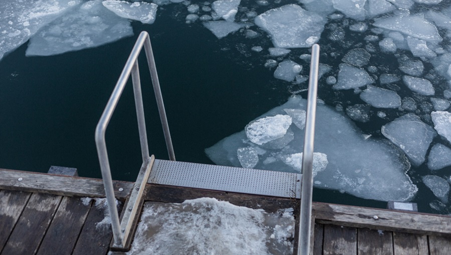 jégtáblák lépcső a vízbe