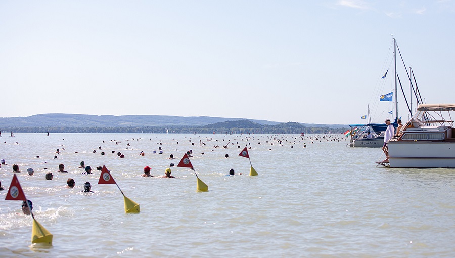 Már lehet nevezni a 40. Balaton-átúszásra