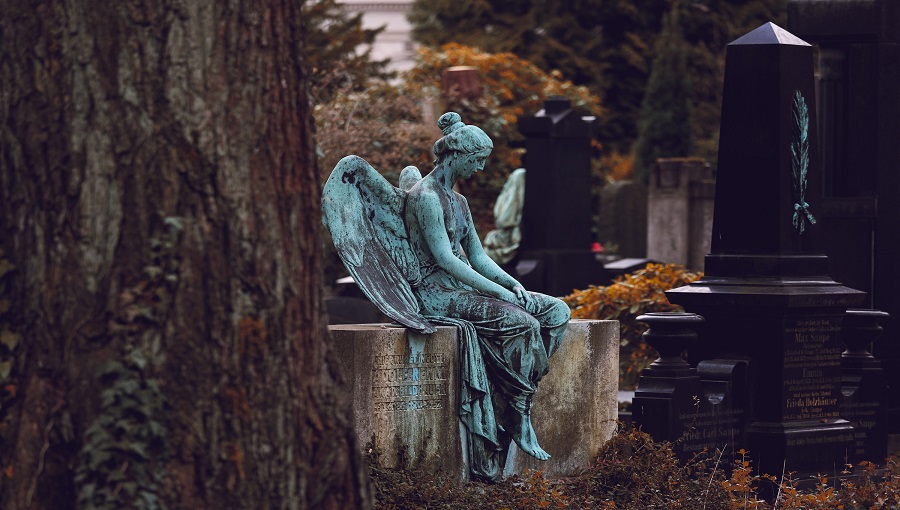 angyal szobor temetőben