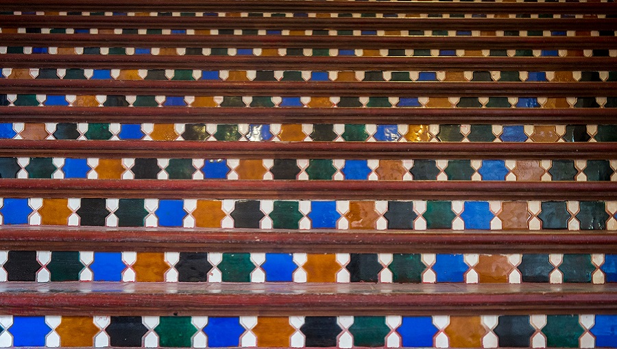 színes lépcsők
