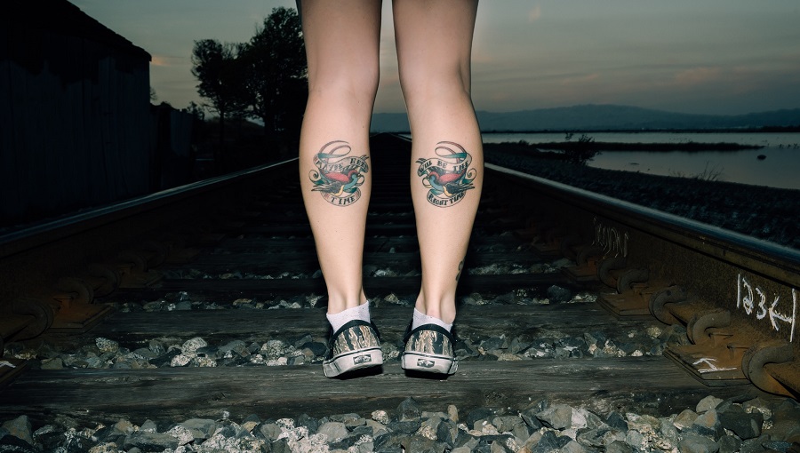 tetoválás lábak sínek