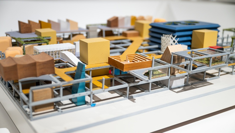 Megújult épületben a balatoni főépítészi hivatal építészeti makett