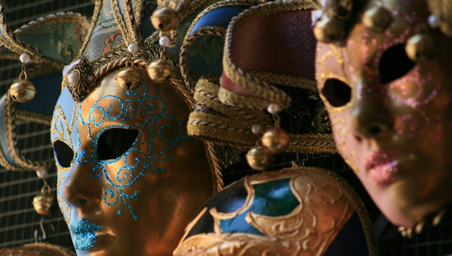 Jelmez, fánk és balatoni unikumok a Lellei Gasztro Farsangon farsangi maszkok