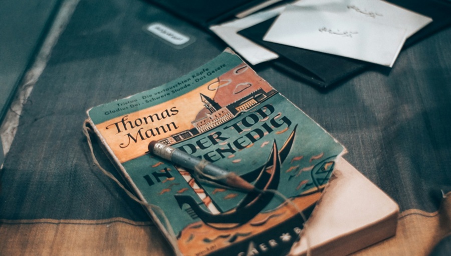 Maszkok mögött: Velence könyvekben elmesélve könyv velence