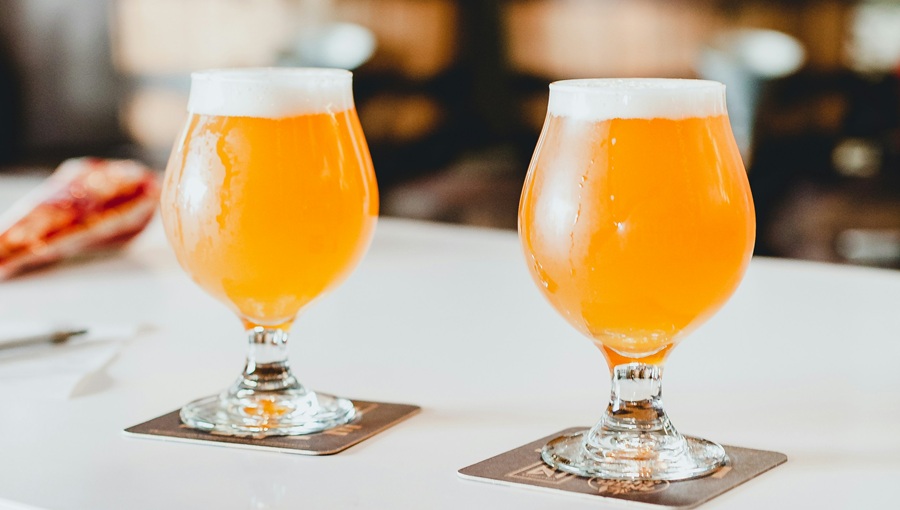 Újra habzik Arács: visszatér a kézműves sörök ünnepe beer glasses